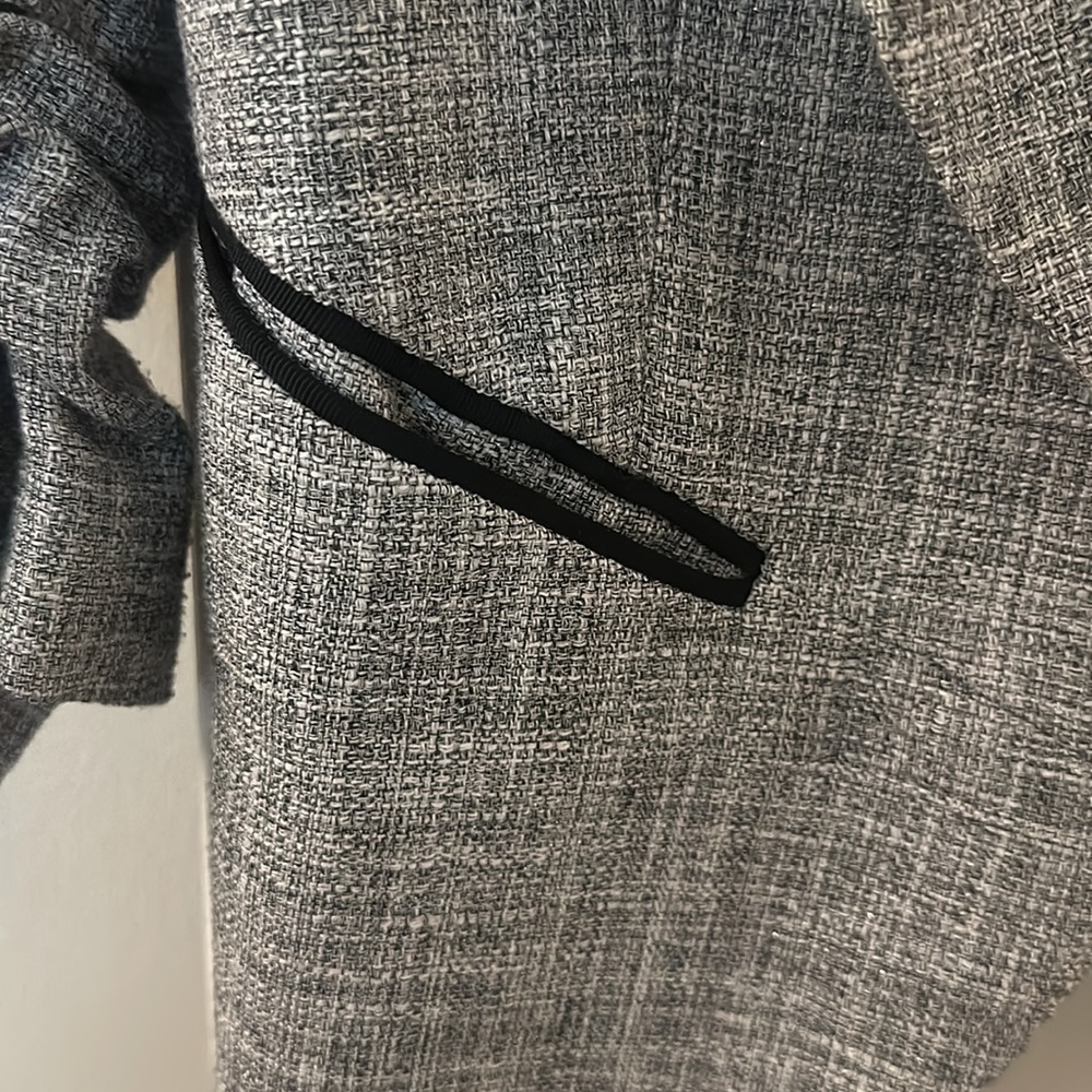 H&M tweed blazer with gathered-sleeves. Size 10. - Picture 3 of 5
